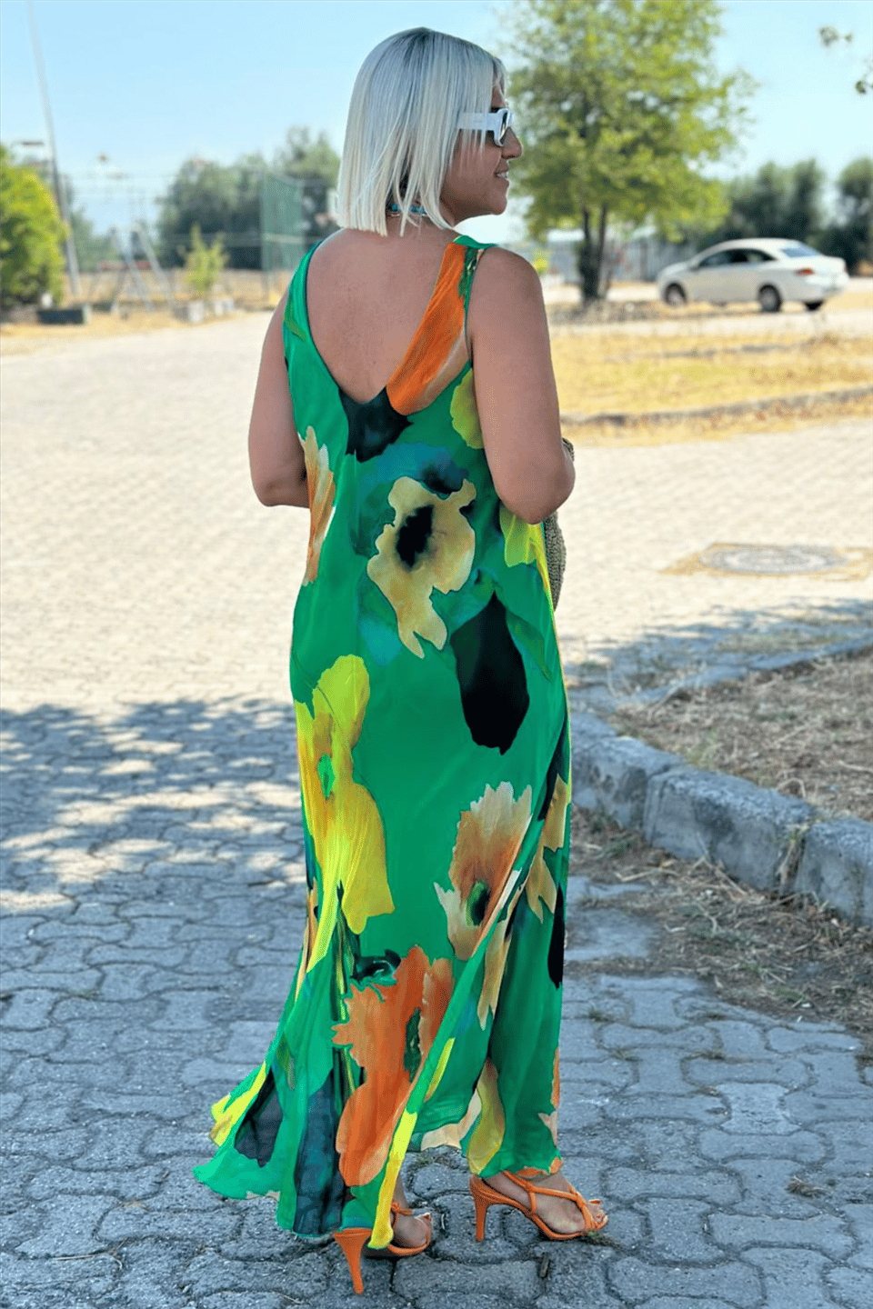 Maxi dress made of silk chiffon with a floral pattern and a U-shaped neckline